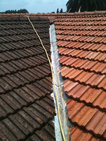 nettoyage d'une toiture avec des tuiles marseille ou plate