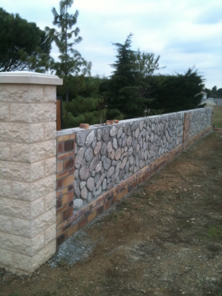 murs de clôture avec pierre de parement