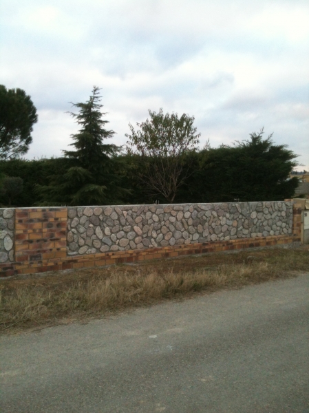 murs de clôture avec pierre de parement